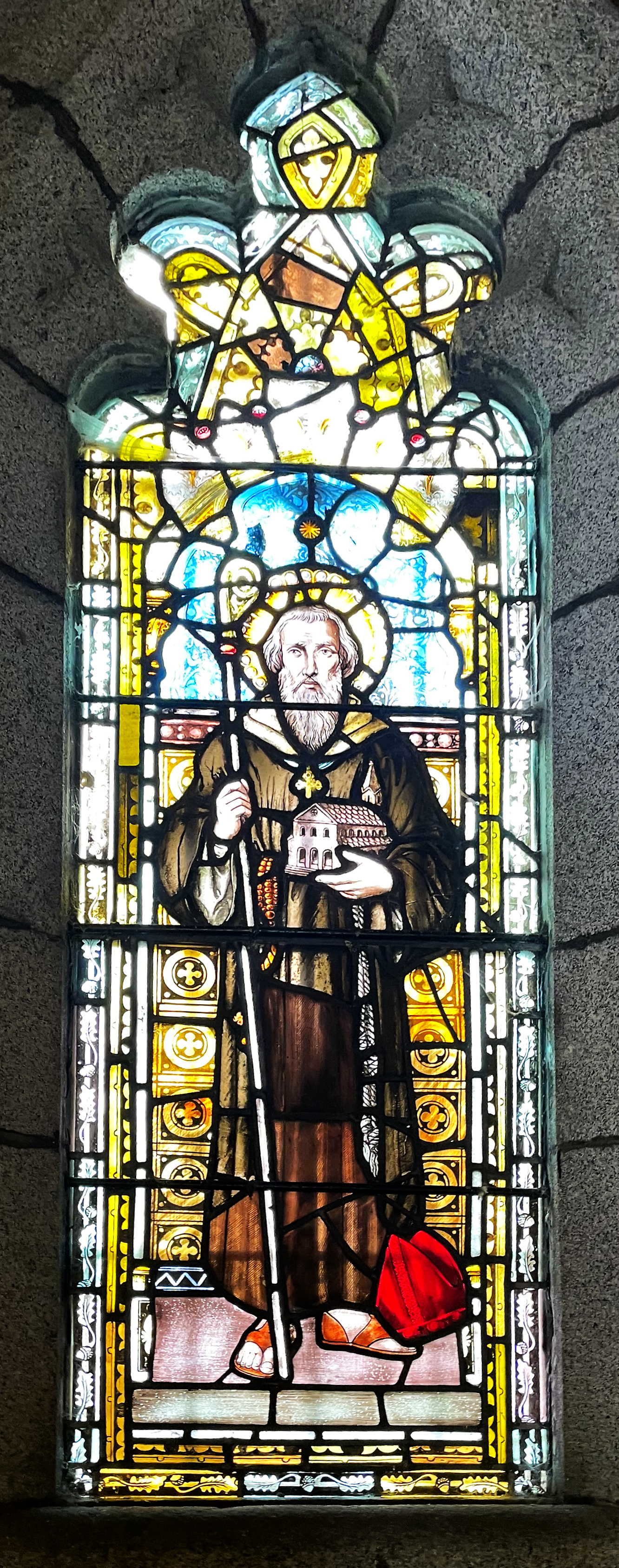 Saint Colman of Dromore depict din stained glass in Newry Cathedral.